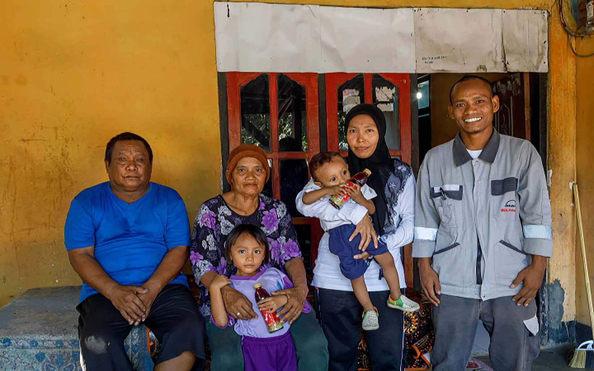 Darmanyasa and his family at home in Samparageddu Village