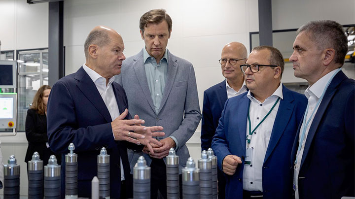 Olaf Scholz, German Chancellor talking to Uwe Lauber and Robin von Plettenberg