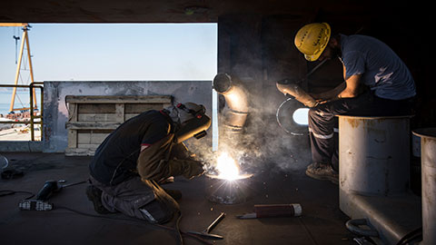 Teamwork-on-the-trawler-Libas-at-the-Cemre-Shipyard-in-Turkey Teamwork-on-the-trawler-Libas-at-the-Cemre-Shipyard-in-Turkey