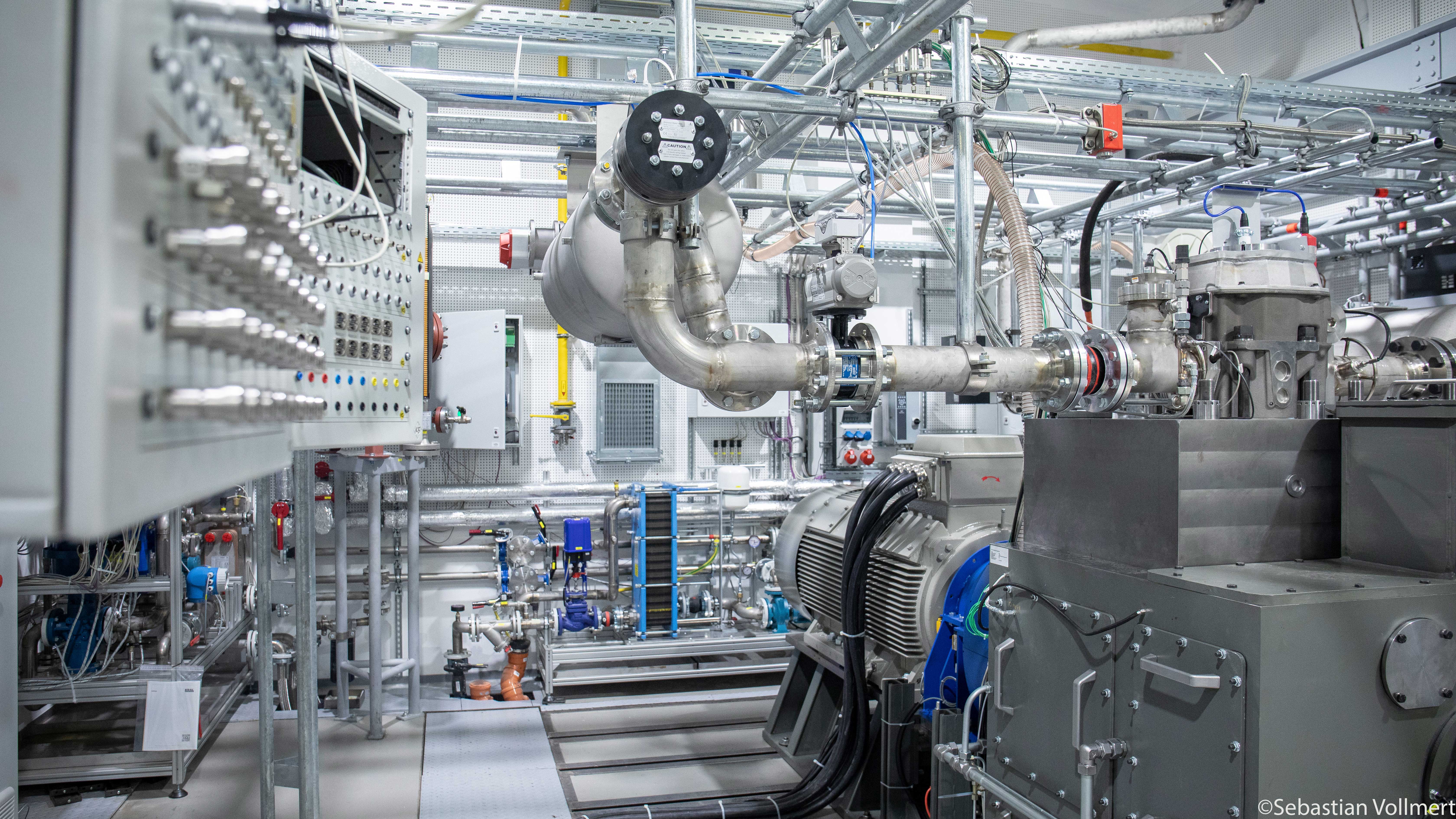 Test engines with alternative fuels in the test center in Dessau-Rosslau