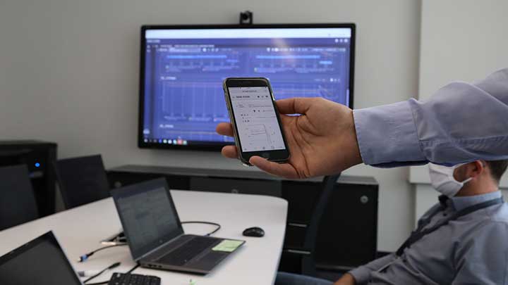Using the MAN CEON digital platform at the Remote Operations Center, Oberhausen, Germany, and on mobile devices Using the MAN CEON digital platform at the Remote Operations Center, Oberhausen, Germany, and on mobile devices