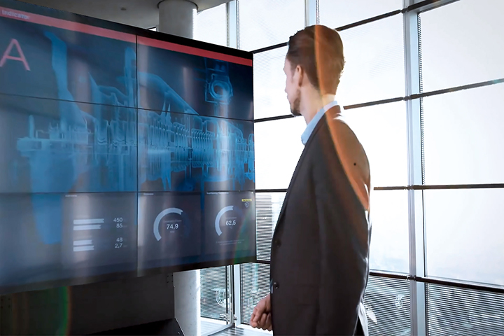 tab1-digitization-oil-and-gas Person who is looking at a digital twin